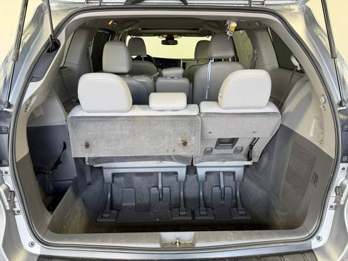 Used 2018 Toyota Sienna XLE w/ XLE Navigation Package FWD image 22