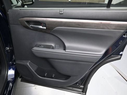 Certified 2026 Toyota Highlander Limited AWD/4WD image 36
