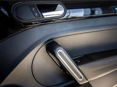 Used 2014 Volkswagen Beetle R-Line image 38