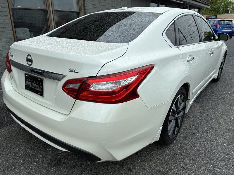 Used 2016 Nissan Altima 2.5 SL w/ Moonroof Package FWD image 6