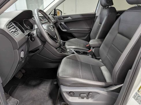 Used 2021 Volkswagen Tiguan SE image 4