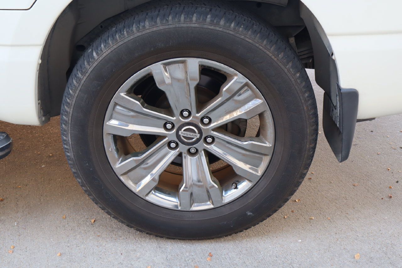 Used 2018 Nissan Titan SV w/ SV Convenience Package RWD image 26