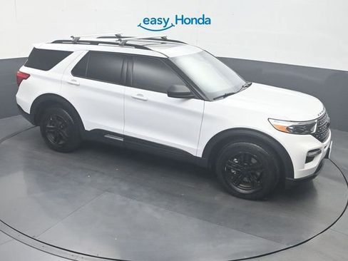 Used 2021 Ford Explorer XLT w/ Equipment Group 202A AWD/4WD image 18
