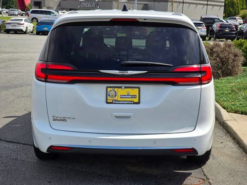Used 2025 Chrysler Pacifica Select FWD image 25