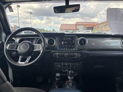 Used 2023 Jeep Wrangler Unlimited Sahara AWD/4WD image 15