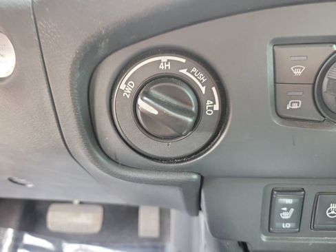 Used 2022 Nissan Frontier SV image 23