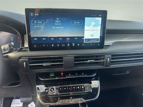 New 2026 Lincoln Corsair Premiere image 14