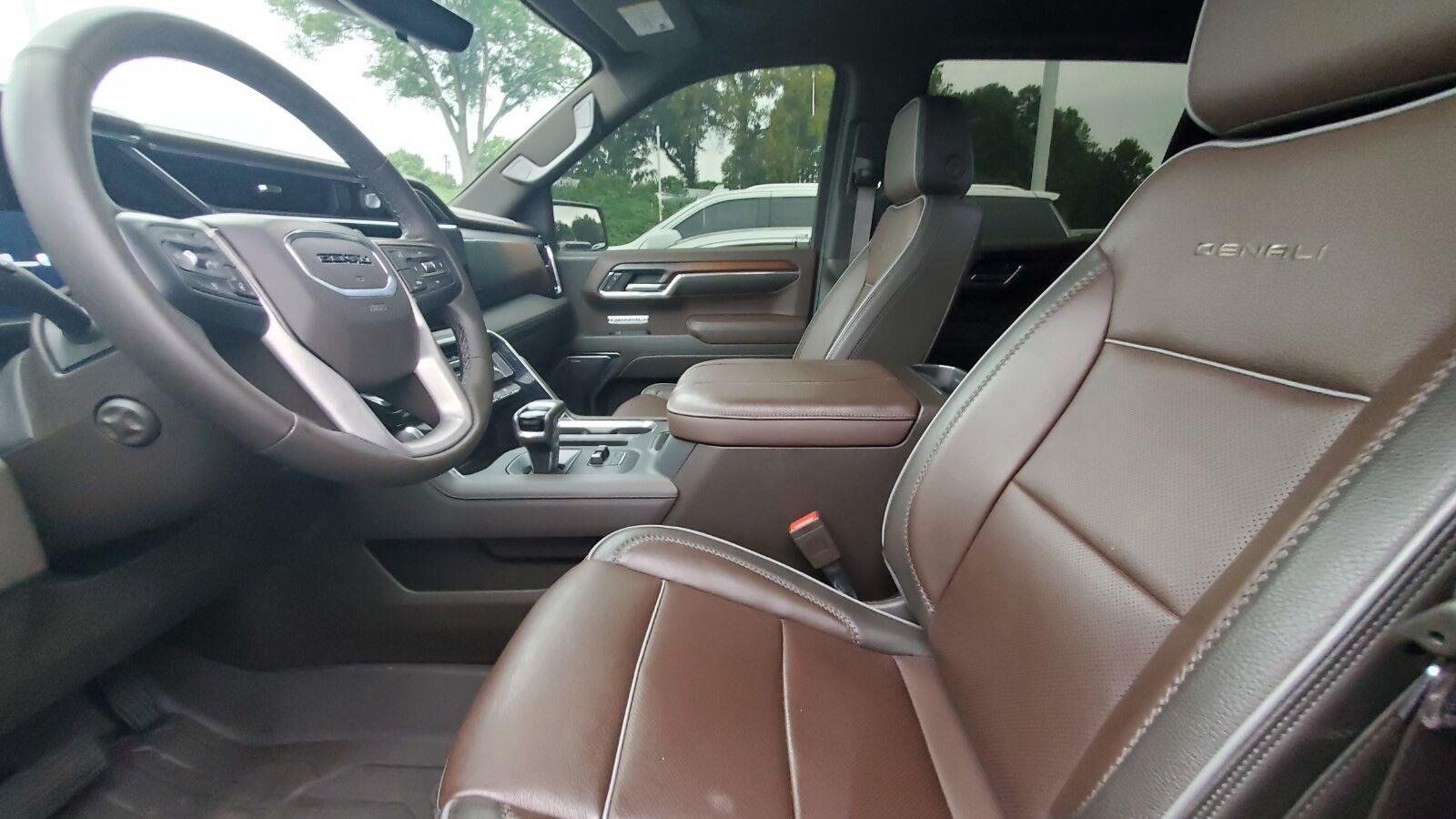 Used 2024 GMC Sierra 1500 Denali w/ Denali Reserve Package AWD/4WD image 3