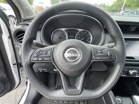 Used 2025 Nissan Kicks Play S image 17