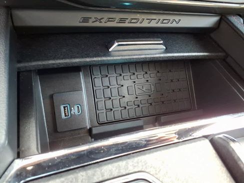 Used 2022 Ford Expedition Max Limited image 28