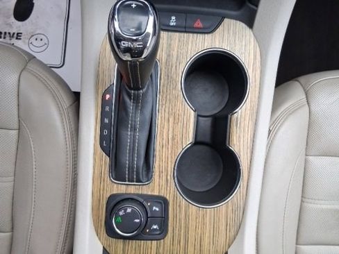 Used 2018 GMC Acadia Denali image 18