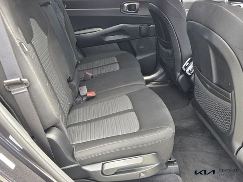 Certified 2025 Kia Sorento LX image 17