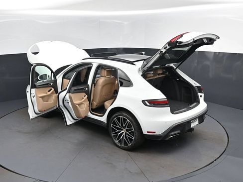 Used 2024 Porsche Macan AWD/4WD image 47
