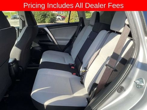 Used 2018 Toyota RAV4 LE AWD/4WD image 13