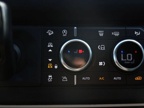 Used 2022 Land Rover Defender 90 S AWD/4WD image 17