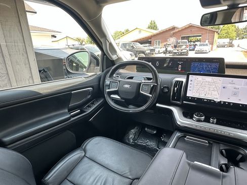 Used 2025 Ford Expedition Max Platinum AWD/4WD image 5
