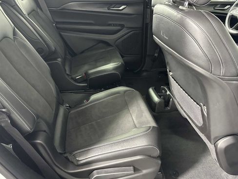 Used 2023 Jeep Grand Cherokee L Altitude image 13