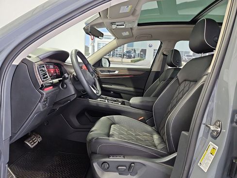 Used 2025 Volkswagen Atlas SEL Premium R-Line AWD/4WD image 16