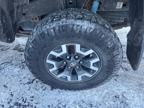 Used 2016 Toyota Tacoma TRD Off-Road image 6
