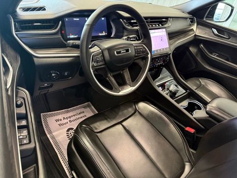 Used 2025 Jeep Grand Cherokee L Limited w/ Luxury Tech Group II image 21