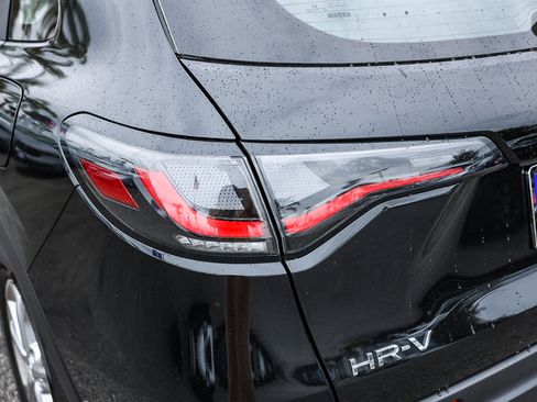 Used 2025 Honda HR-V LX image 8