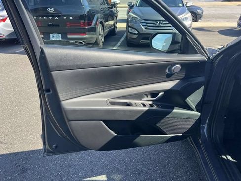 Certified 2023 Hyundai Elantra SEL FWD image 16