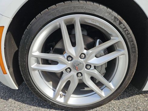 Used 2019 Chevrolet Corvette Stingray Coupe w/ 1LT RWD image 28