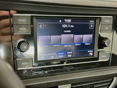 Certified 2023 Volkswagen Jetta SE w/ Panoramic Sunroof Package FWD image 15