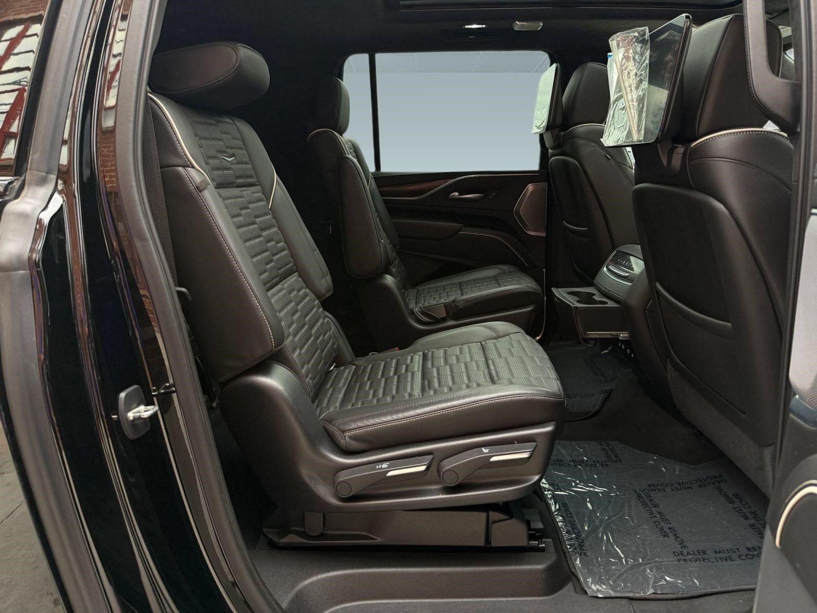 Used 2021 Cadillac Escalade ESV Sport Platinum w/ Heavy-Duty Trailer Package AWD/4WD image 31