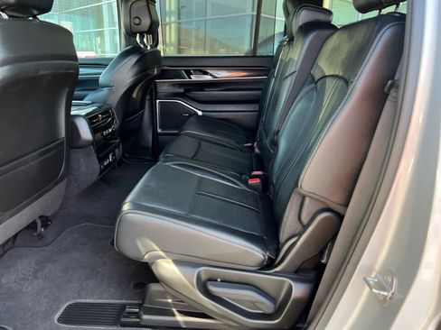 Used 2023 Jeep Wagoneer 4WD w/ Convenience Group I image 27