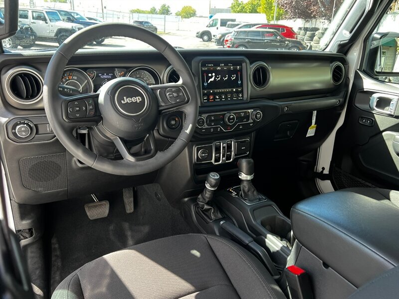 Used 2023 Jeep Gladiator Sport AWD/4WD image 21