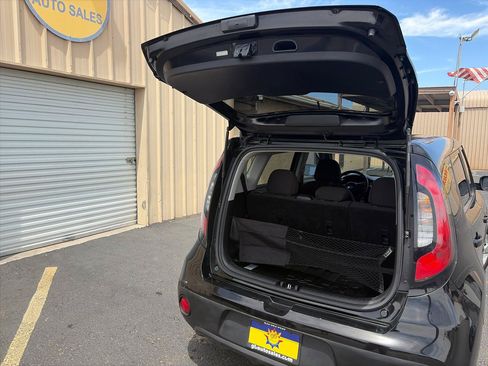 Used 2018 Kia Soul FWD image 19