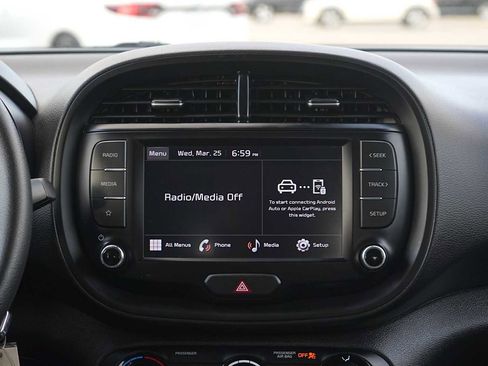 Used 2023 Kia Soul LX w/ LX Technology Package image 19