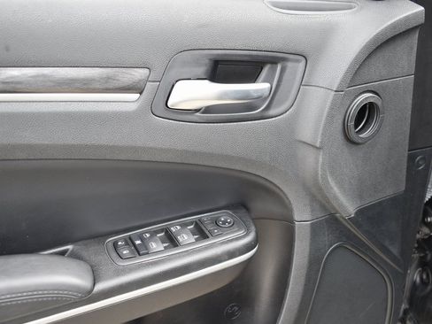 Used 2022 Chrysler 300 Touring w/ Sport Appearance Package image 11