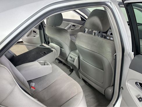 Used 2010 Toyota Camry LE image 32