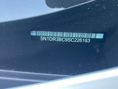 Used 2025 Nissan Pathfinder SV image 31