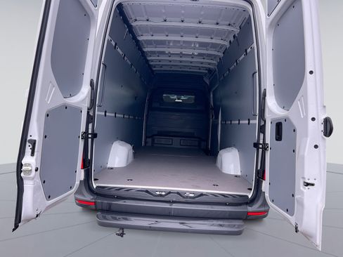 Used 2024 Mercedes-Benz eSprinter 170 Cargo image 21