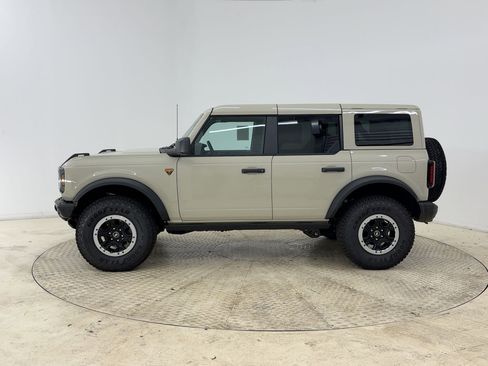 New 2025 Ford Bronco Badlands w/ Sasquatch Package image 2