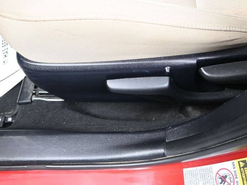 Used 2015 Toyota Corolla LE FWD image 12