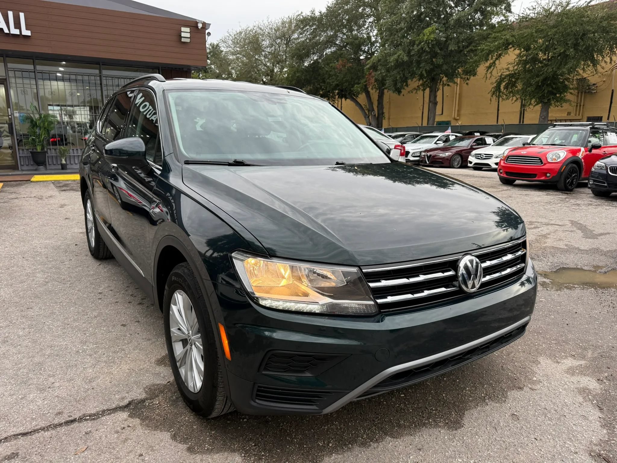 Used 2018 Volkswagen Tiguan SE FWD image 3