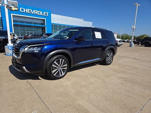 Used 2022 Nissan Pathfinder Platinum image 1