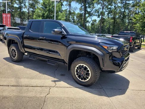 Used 2024 Toyota Tacoma TRD Off-Road w/ TRD Off Road Premium Package AWD/4WD image 9