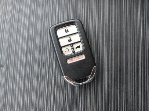 Used 2016 Honda Pilot Touring image 32