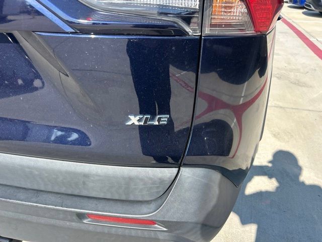 Used 2019 Toyota RAV4 XLE w/ Convenience Package FWD image 4