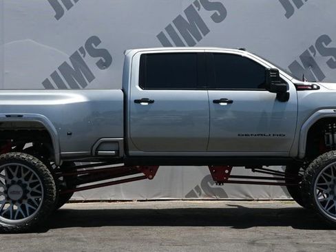 Used 2024 GMC Sierra 3500 Denali w/ Denali Reserve Package AWD/4WD image 4