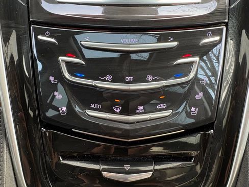 Used 2020 Cadillac Escalade Premium Luxury image 35