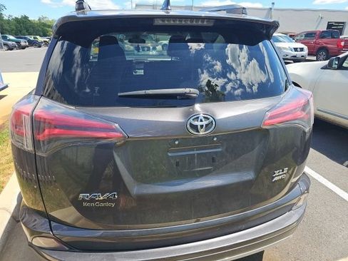 Used 2018 Toyota RAV4 XLE w/ Plus Extra Value Package AWD/4WD image 5