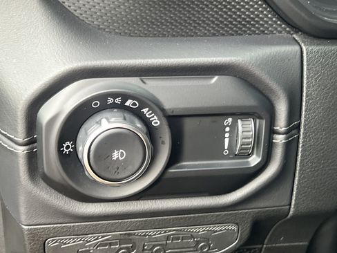 Used 2025 Jeep Wrangler Unlimited Rubicon w/ Convenience Group AWD/4WD image 34