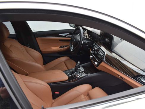 Used 2023 BMW 530i xDrive w/ Convenience Package AWD/4WD image 7