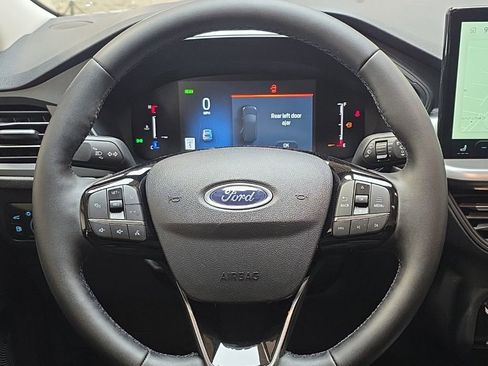 New 2026 Ford Escape SE w/ Class II Trailer Tow Package FWD image 18